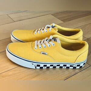 Vans Men's Yellow Sneakers with Checkered Pattern
SIZE 9.5–VERY NICE CONDITION